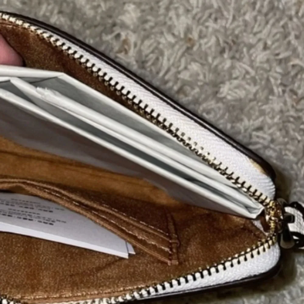 Coach Corner Zip Wristlet in White Signature Canvas NWT Authentic Mini Bag